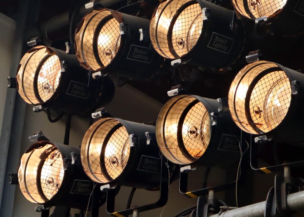 映像照明機材レンタル、運搬